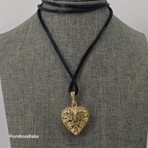 KOREA Vintage Filigree Heart Gold tone pendant necklace on black cord